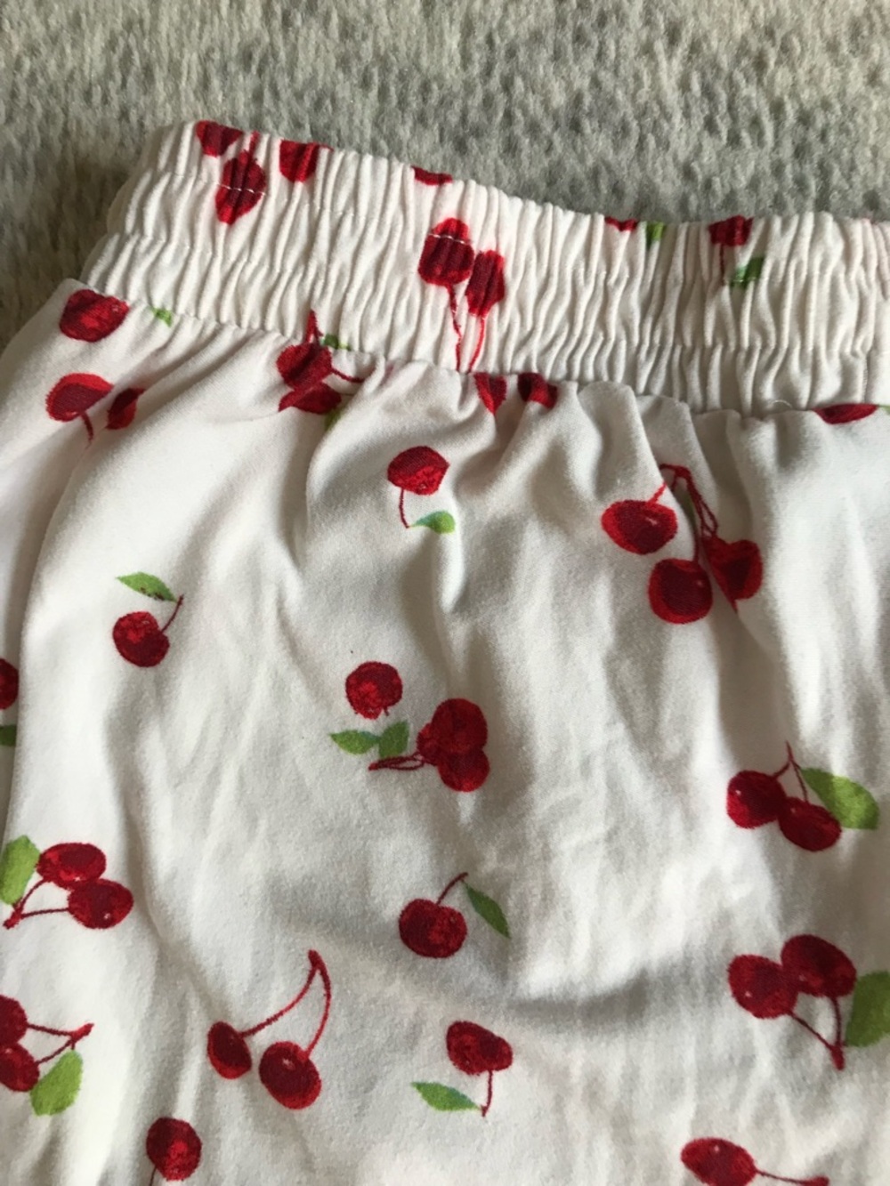 Rue21 White Cherry Print Women's mini dolphin Shorts with crochet Red Trim S - Picture 15 of 15